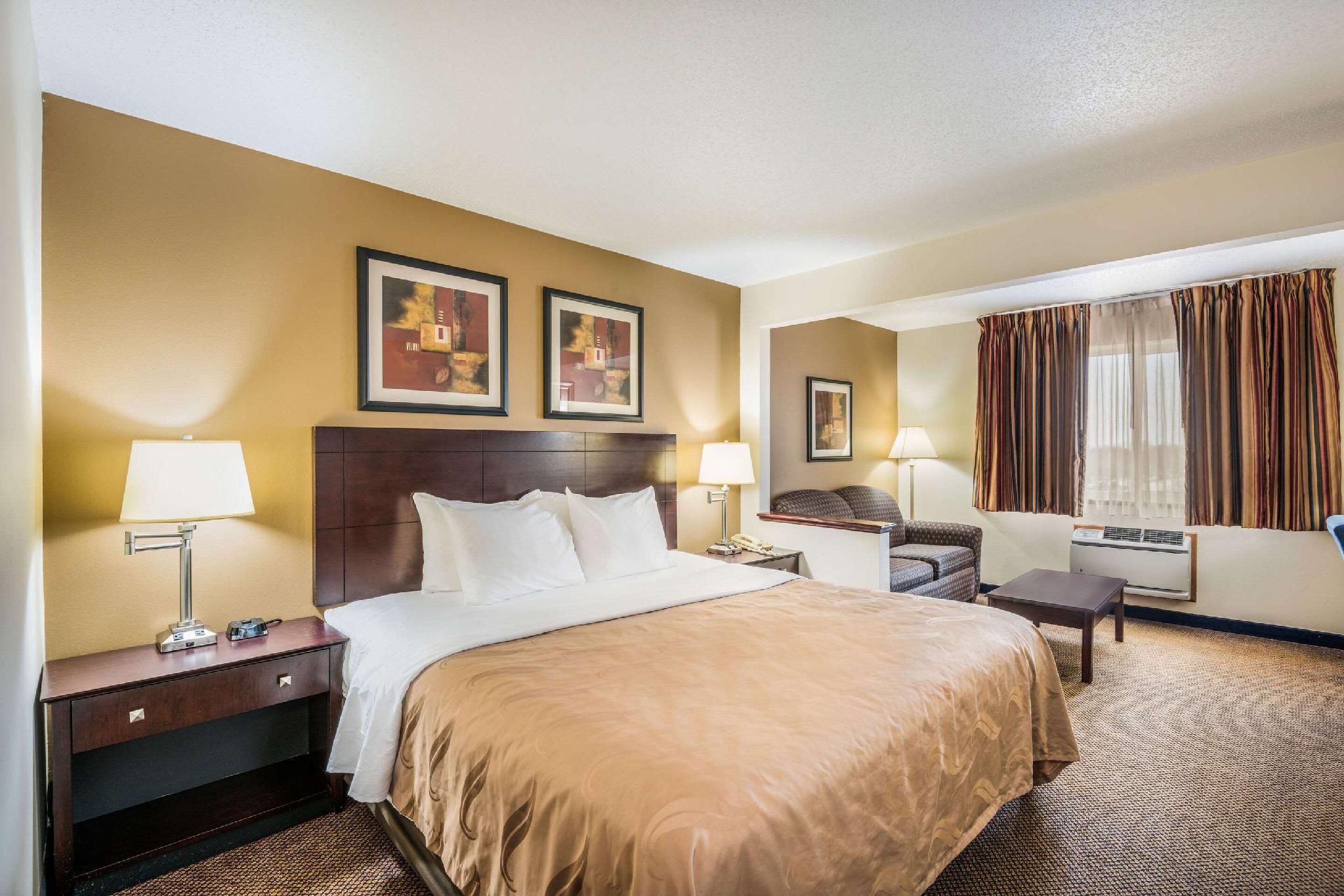 1 King Bed, Suite, Nonsmoking