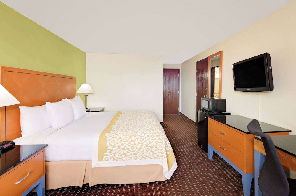 Room, 1 King Bed, Accessible, Non Smoking (Mobility Accessible)