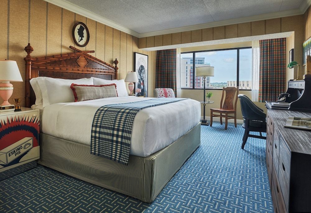 Graduate by Hilton Iowa City Room, 1 King Bed, Accessible (Hearing)