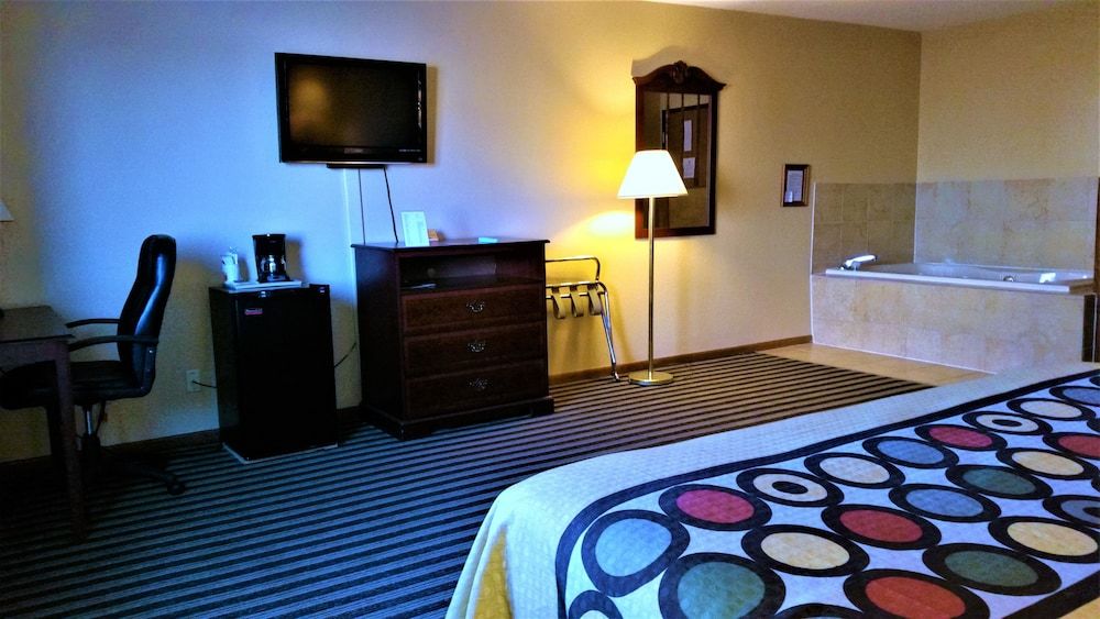 Suite, 1 King Bed, Jetted Tub
