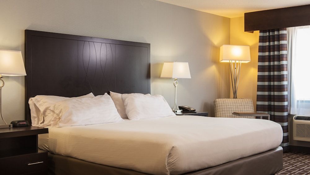 Standard Room, 1 King Bed, Accessible (Hearing Accessible)