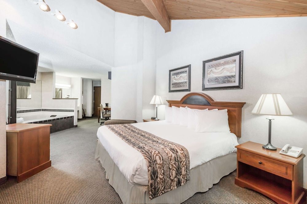 Superior Studio Suite, 1 King Bed, Non Smoking