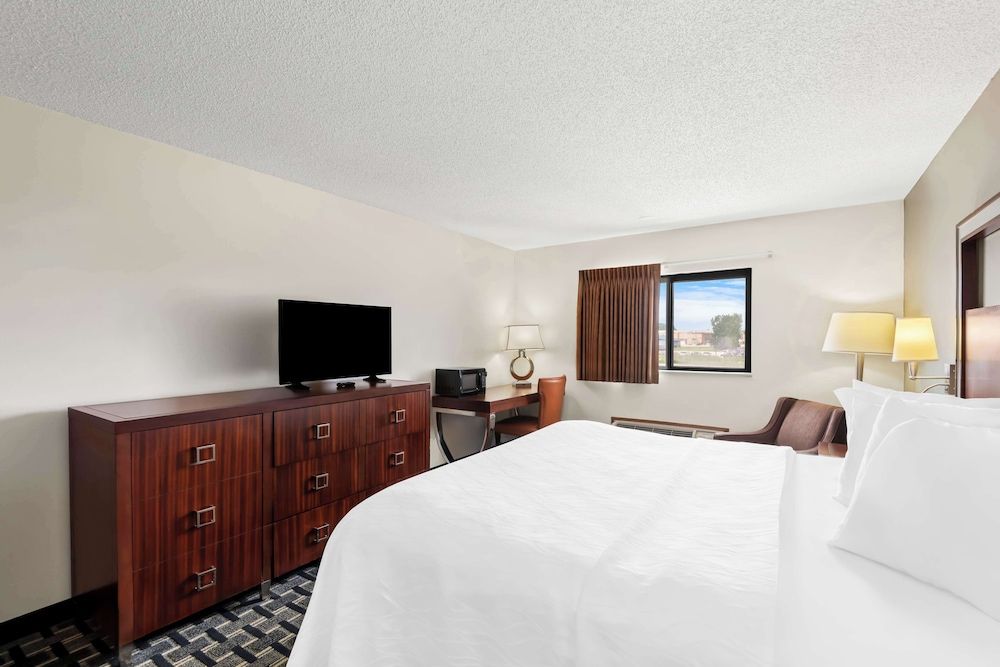 Standard Room, 1 King Bed, Non Smoking, Refrigerator & Microwave