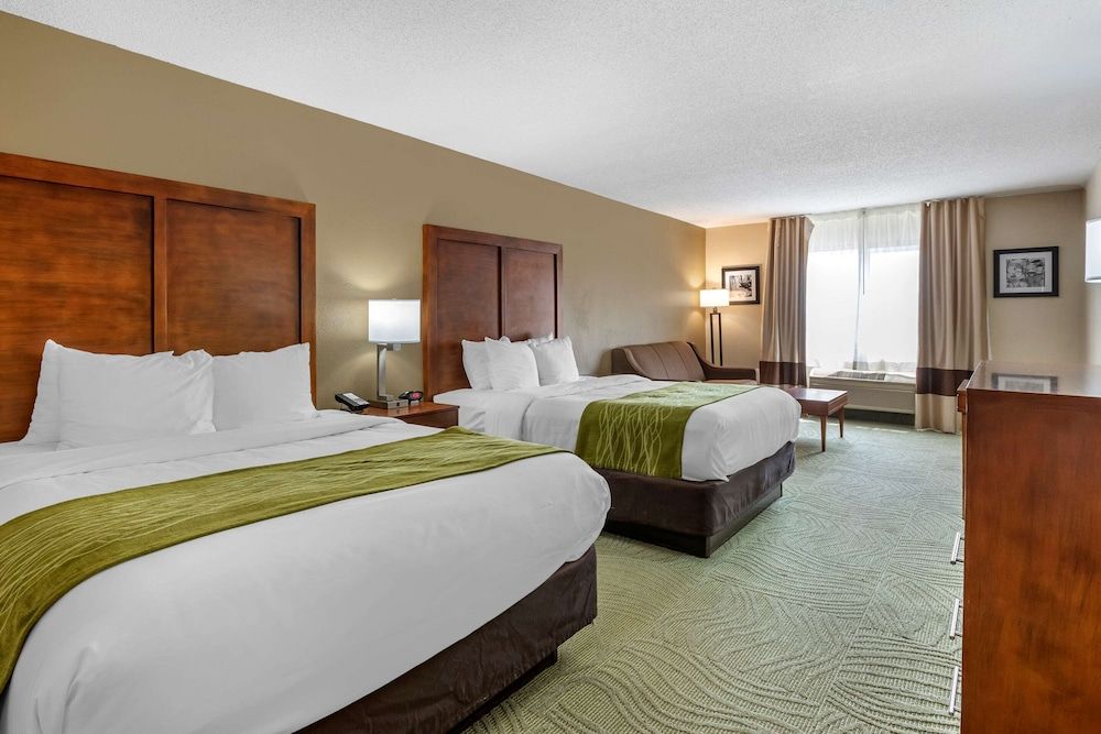 2 Queen Beds, Nonsmoking, Larger Room