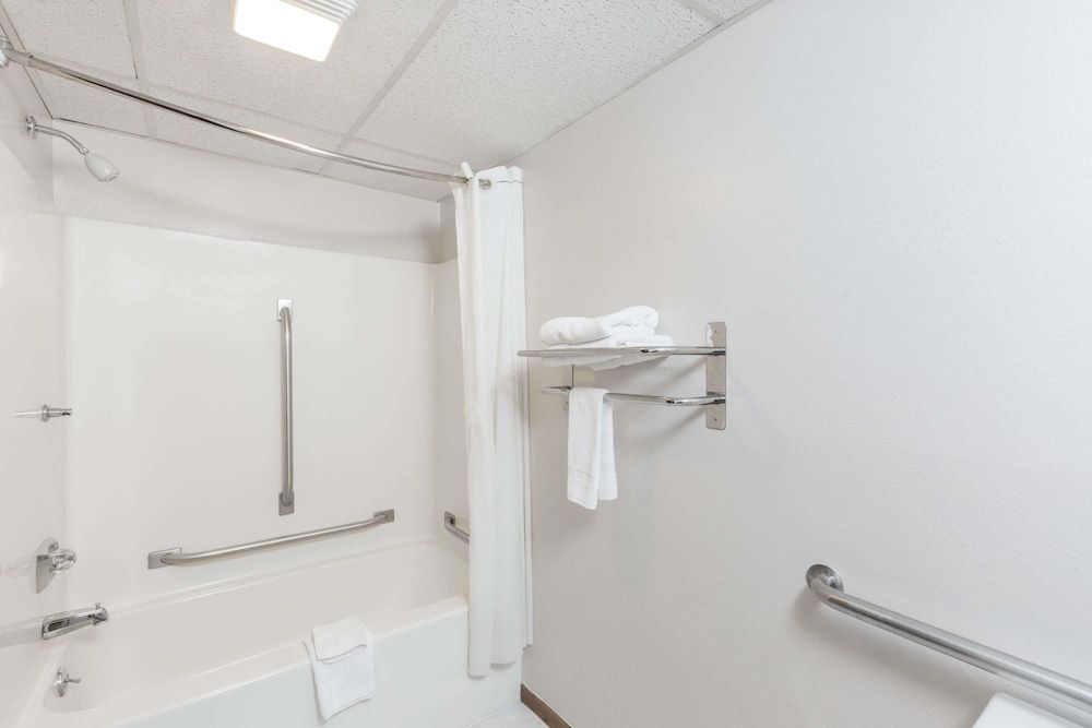 Standard Room, 1 King Bed, Accessible