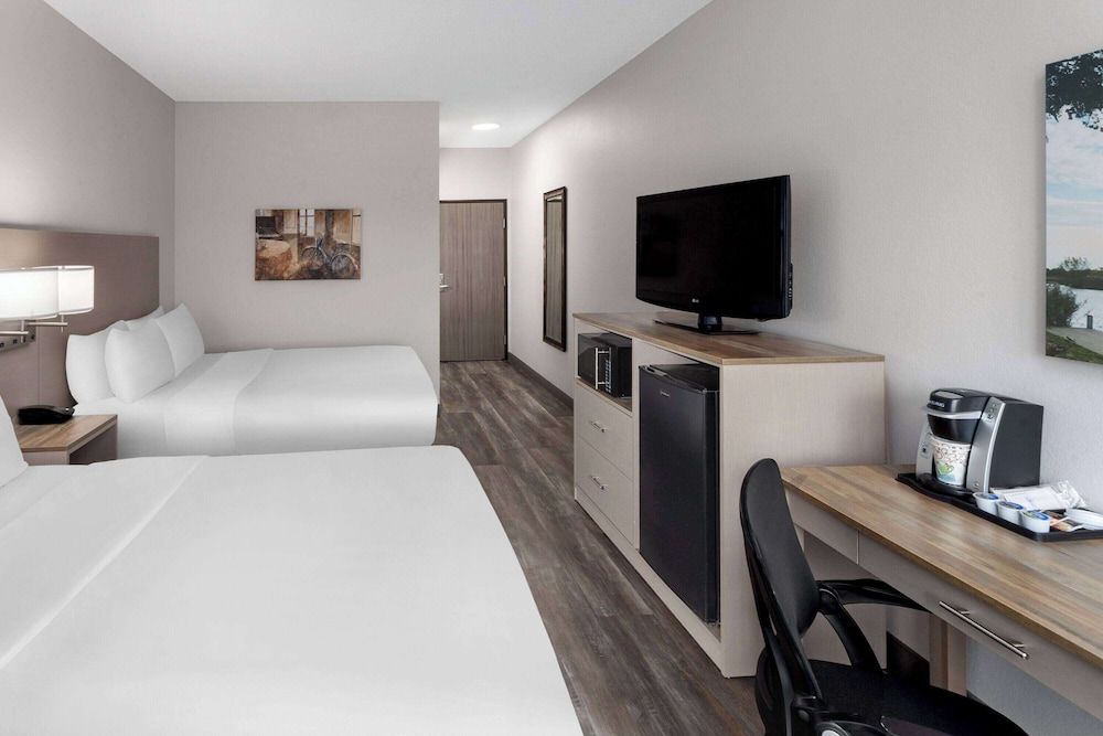 Junior Suite, 2 Queen Beds, Accessible, Non Smoking (Mobility, Tub w/ Grab Bars)