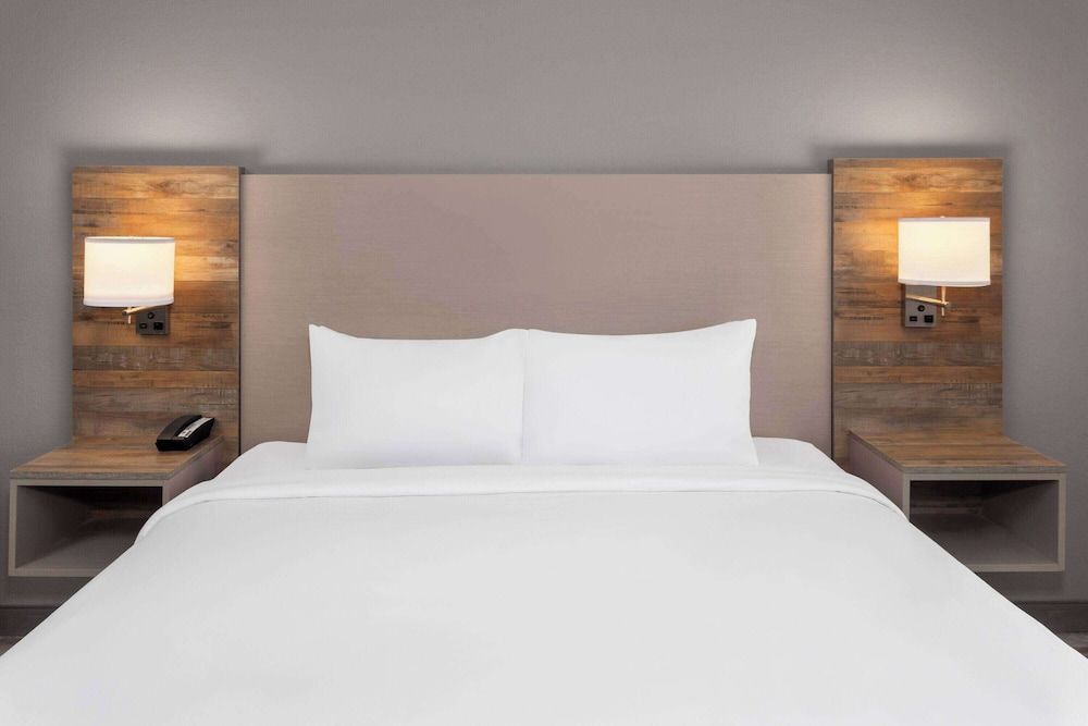 Room, 1 King Bed, Accessible, Non Smoking (Mobility, Roll-in Shower)
