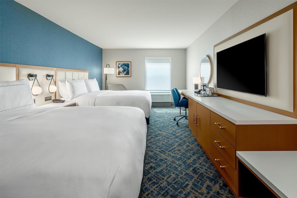 DoubleTree by Hilton Sioux City Room, 2 Queen Beds, Accessible Bathtub (Mobility Accessible) 2