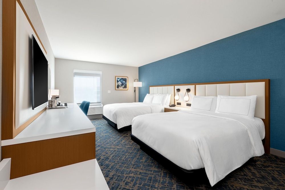 DoubleTree by Hilton Sioux City Room, 2 Queen Beds, Accessible Bathtub (Mobility Accessible) 3