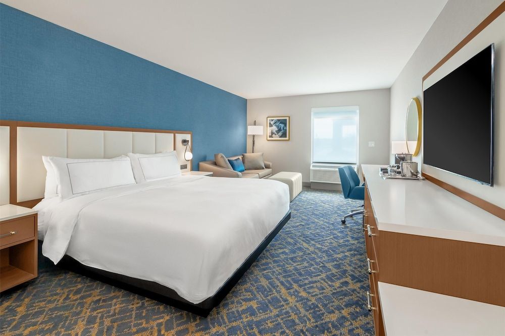 DoubleTree by Hilton Sioux City Studio, 1 King Bed 2