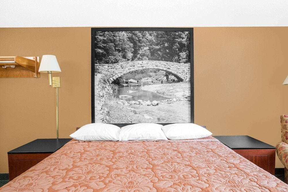 Standard Room, 1 Queen Bed