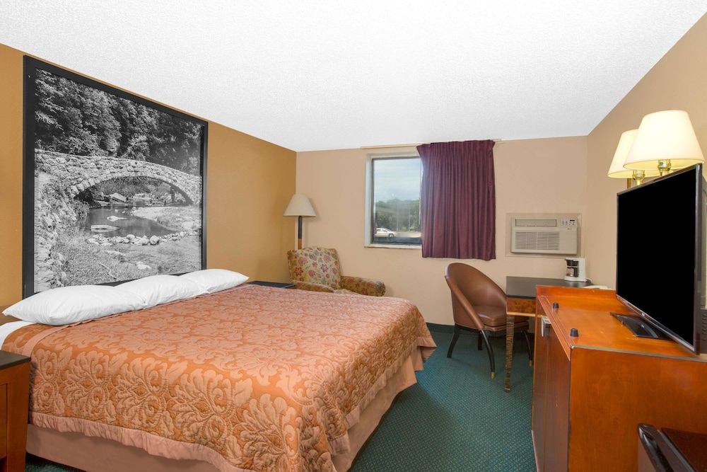 Standard Room, 1 Queen Bed, Accessible