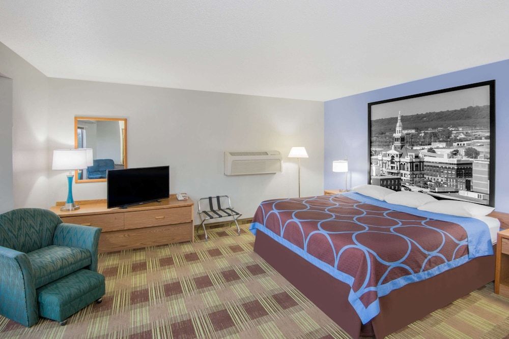 Suite, 1 King Bed, Non Smoking