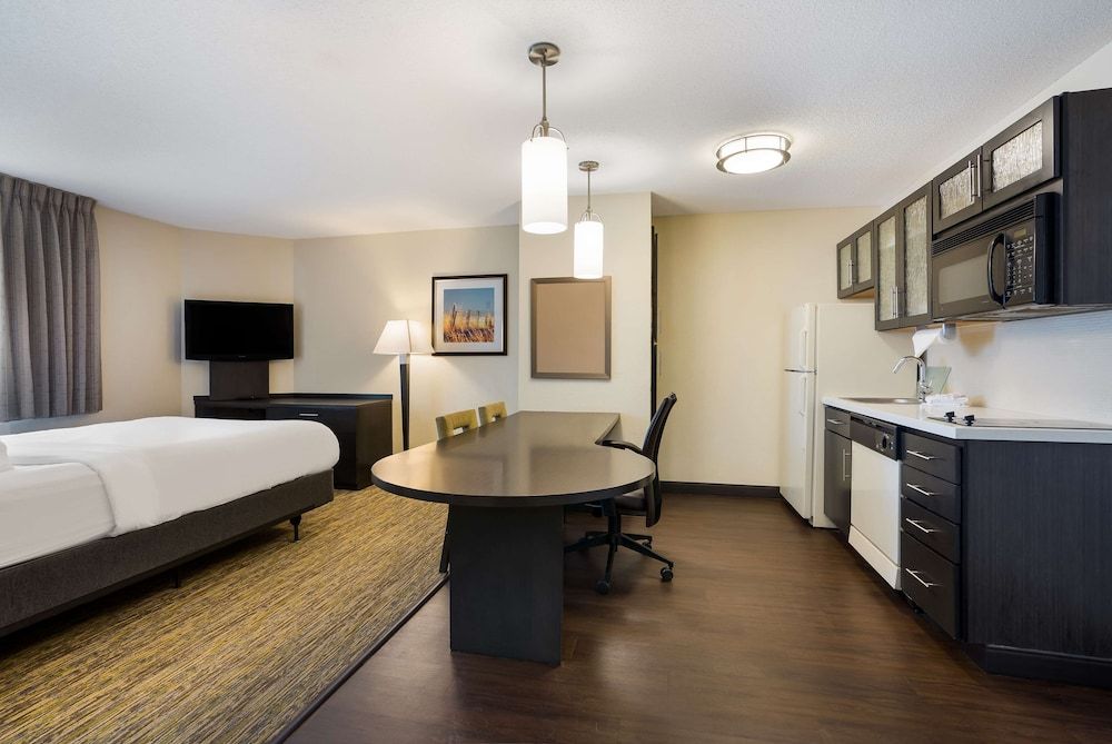 Sonesta Simply Suites Des Moines Standard Suite, 2 Queen Beds (One Bedroom Suite - Two Queens) 7