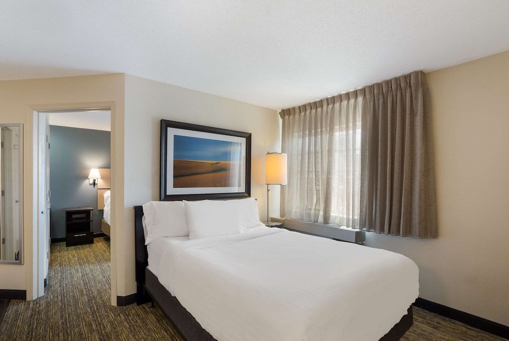 Sonesta Simply Suites Des Moines Standard Suite, 2 Queen Beds (One Bedroom Suite - Two Queens) 3