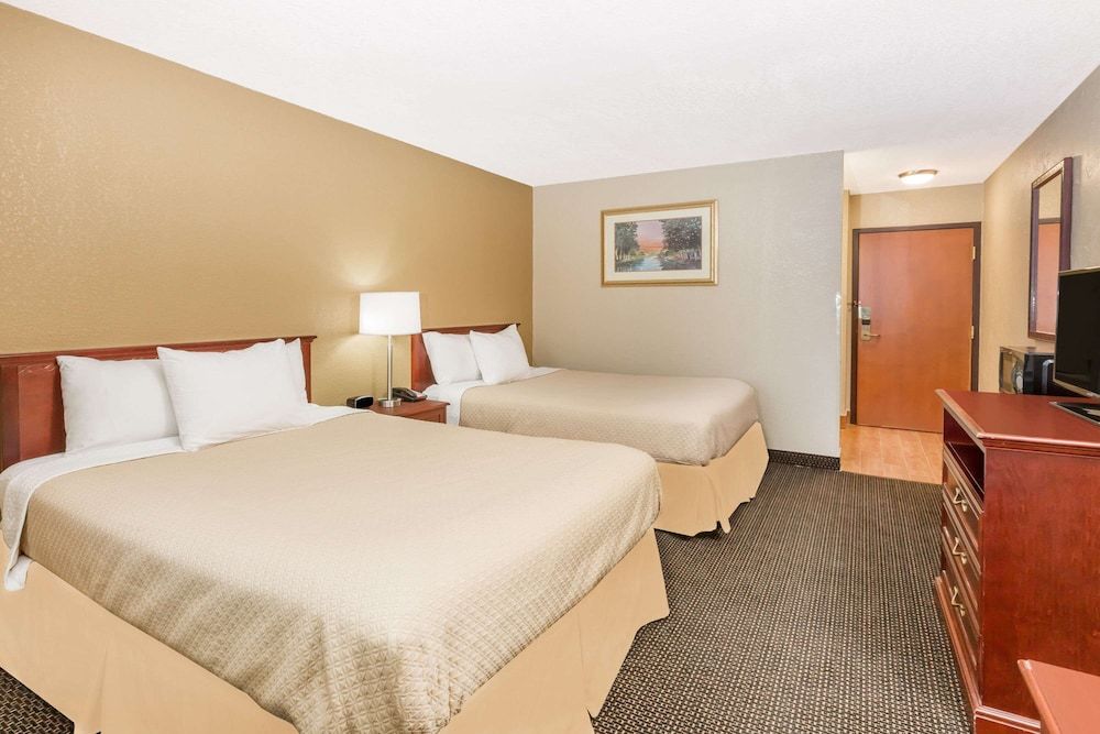 Standard Room, 2 Queen Beds, Non Smoking