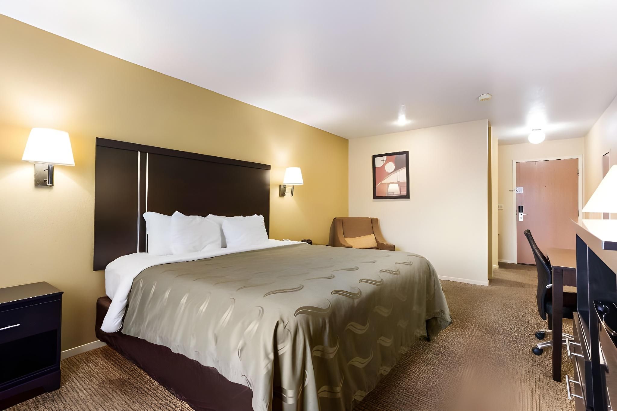 1 King Bed, Nonsmoking