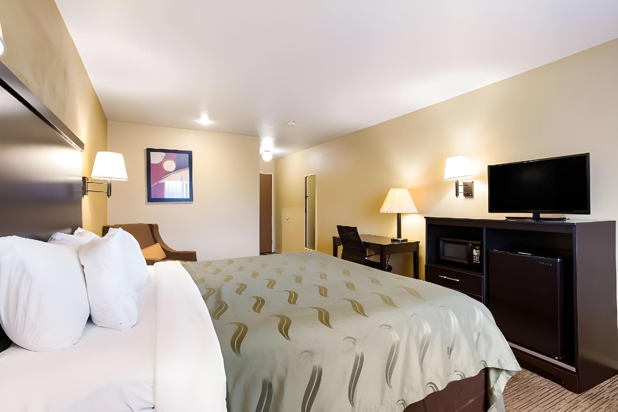 1 King Bed, Nonsmoking