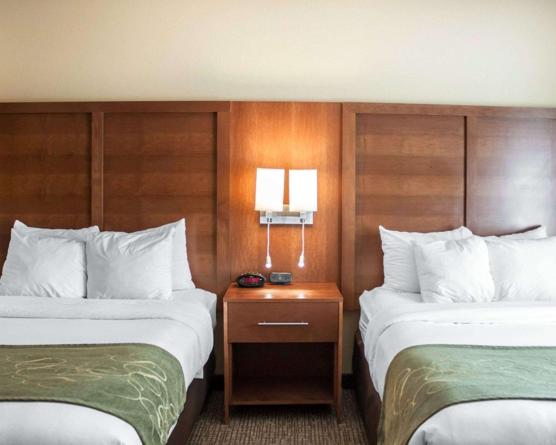 2 Queen Beds, Suite, Nonsmoking