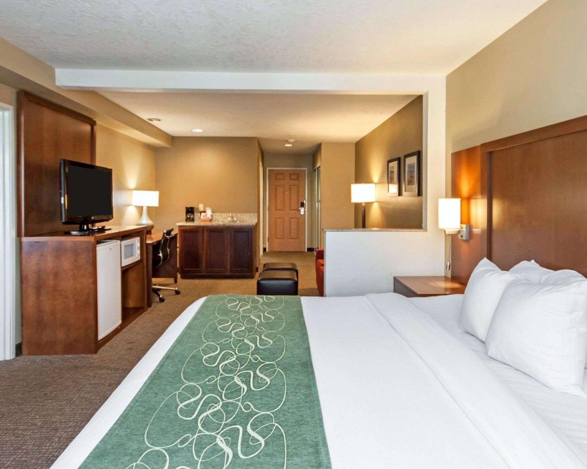 2 King Beds, Suite, Nonsmoking