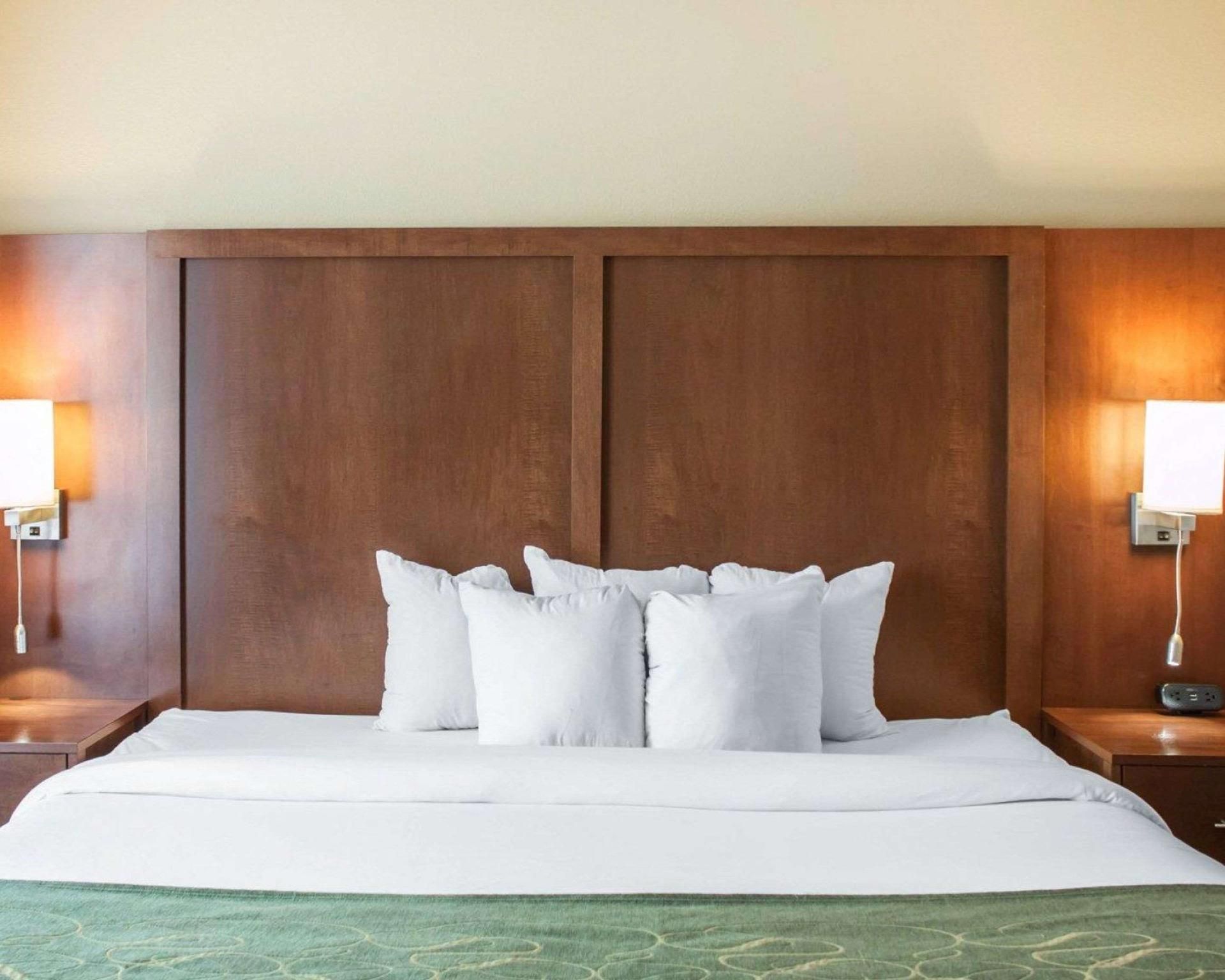 2 King Beds, Suite, Nonsmoking