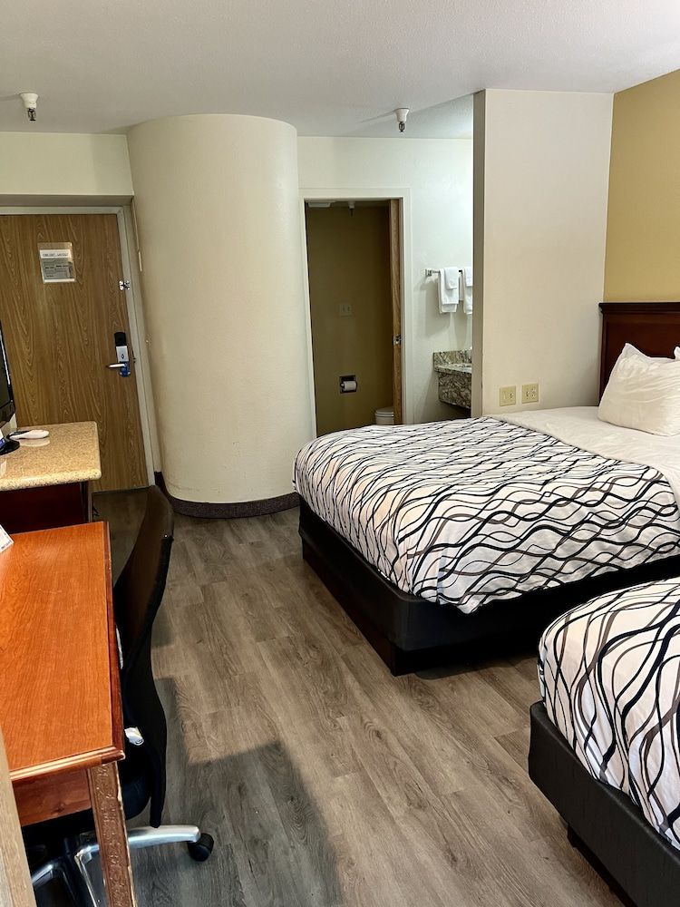 Standard Room, 2 Queen Beds, Non Smoking