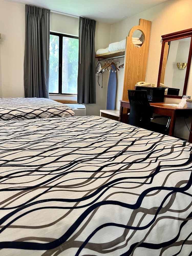 Standard Room, 2 Queen Beds, Non Smoking