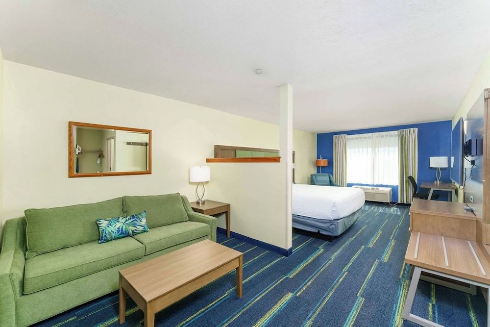 Triple Play Resort Hotel & Suites