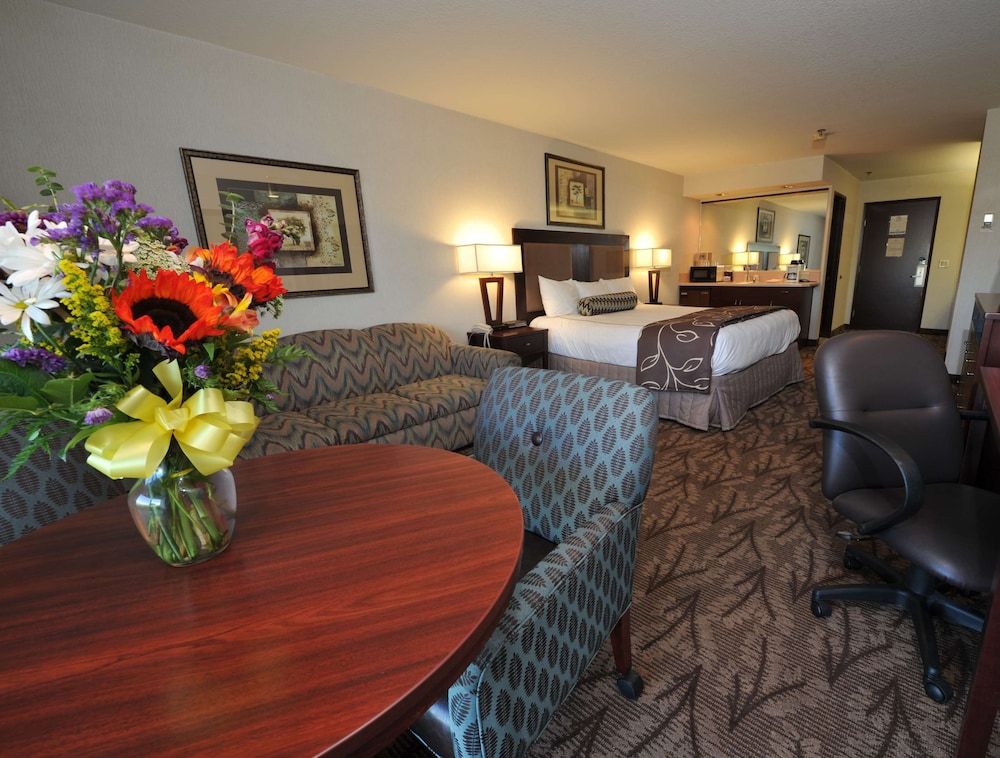 Shilo Inns Idaho Falls Deluxe Room (ADA) 2