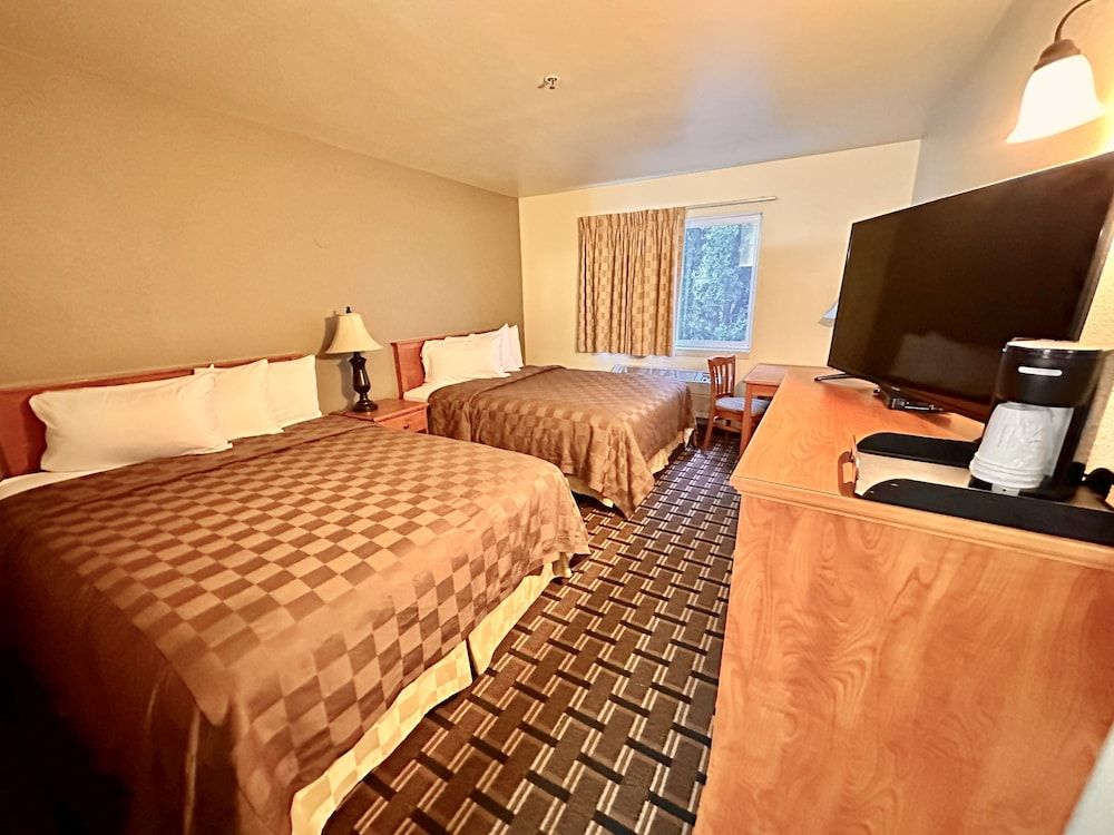 FairBridge Inn & Suites Kellogg Standard Room, 2 Queen Beds, Non Smoking 4