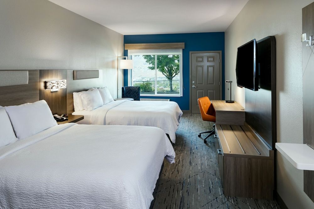 Standard Room, 2 Queen Beds, Mountain View