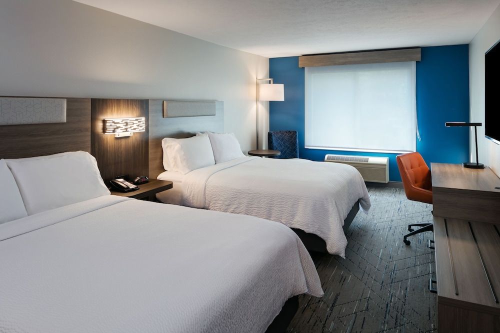 Standard Room, 2 Queen Beds, Accessible Bathtub