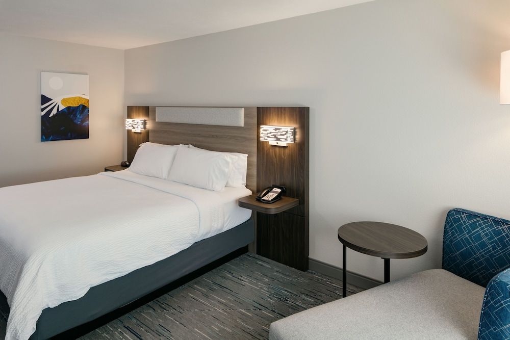 Standard Room, 1 King Bed, Accessible Bathtub