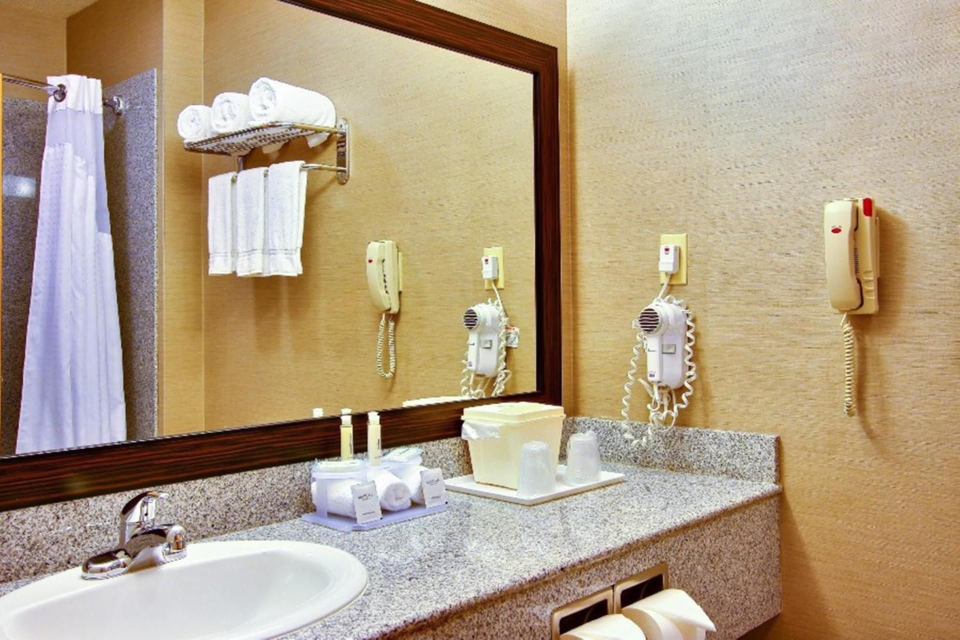 Queen Suite with Two Queen Beds and Sofa Bed - Non Smoking