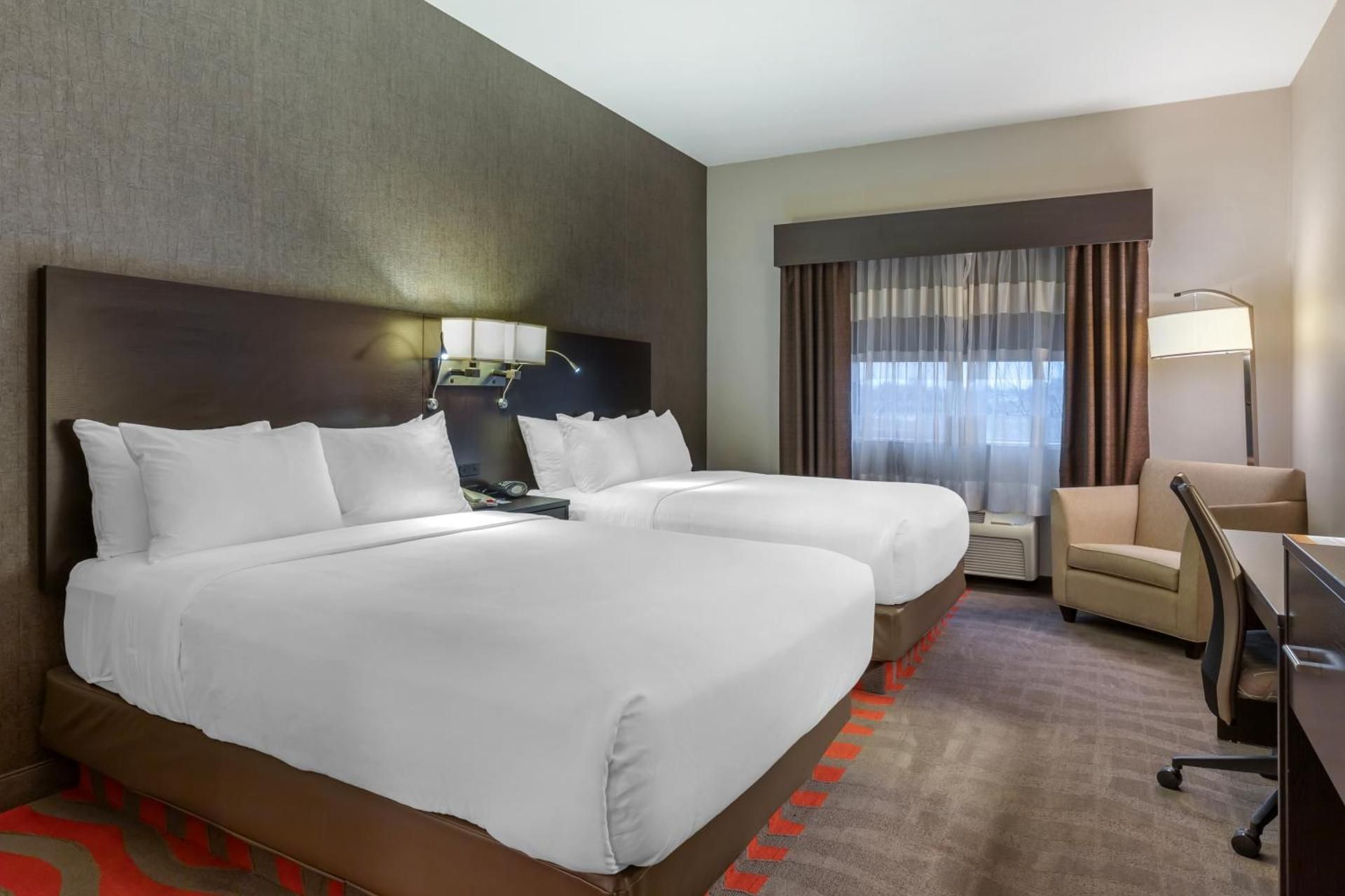 Queen Suite with Two Queen Beds and Sofa Bed - Non Smoking