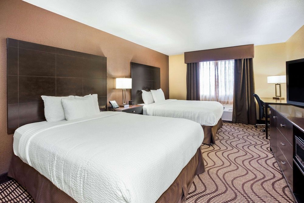 Deluxe Room, 2 Queen Beds, Accessible, Non Smoking (Mobility Accessible)