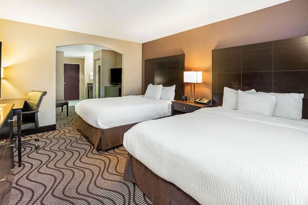 Suite, 2 Queen Beds, Non Smoking