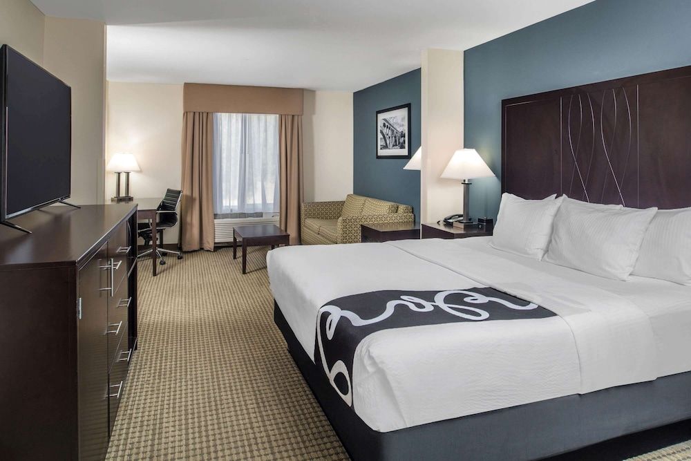 Deluxe Room, 1 King Bed and Sofa Bed, Non Smoking