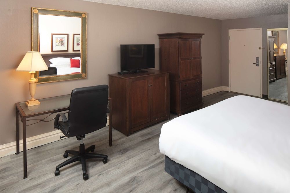 Standard Room, 1 Queen Bed