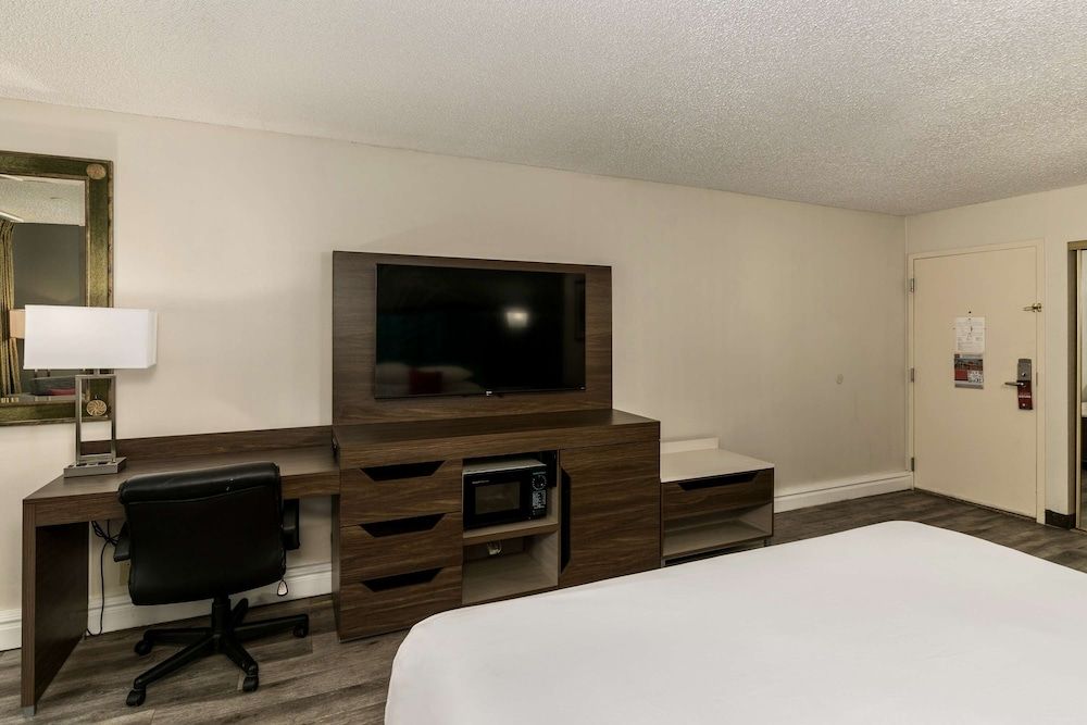 Red Lion Hotel Pocatello Room, 1 King Bed 3