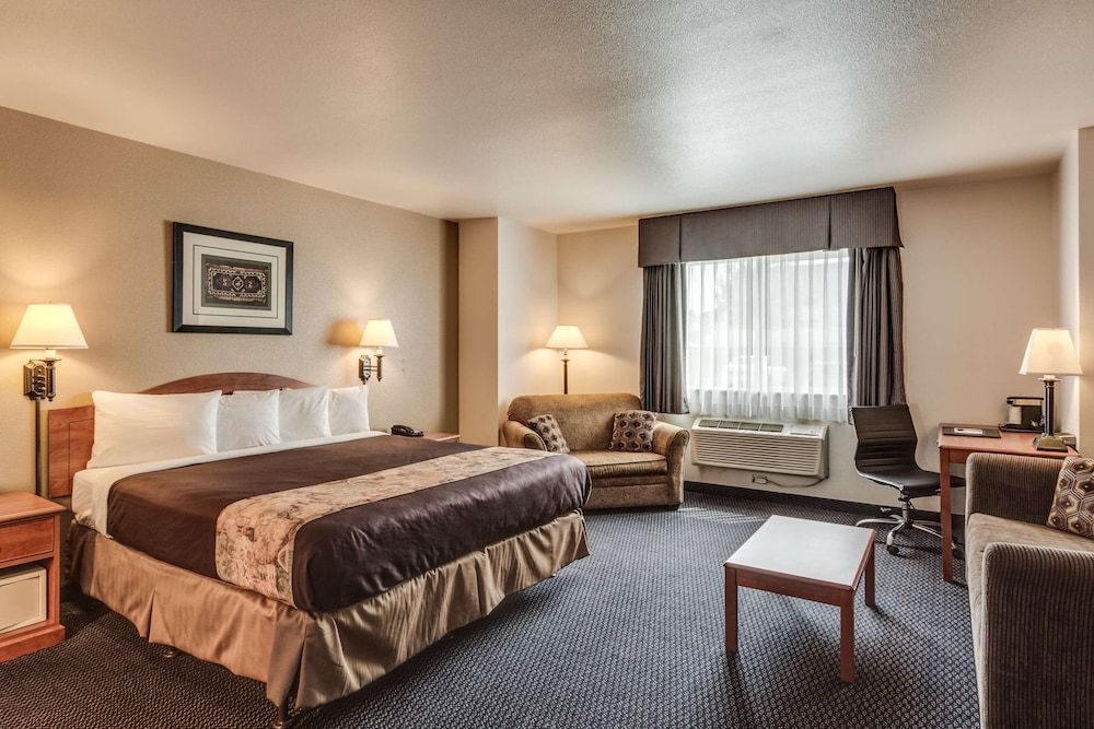 SureStay Plus Hotel by Best Western Post Falls Standard Room, 1 King Bed, Accessible, Refrigerator & Microwave (Pet Friendly)