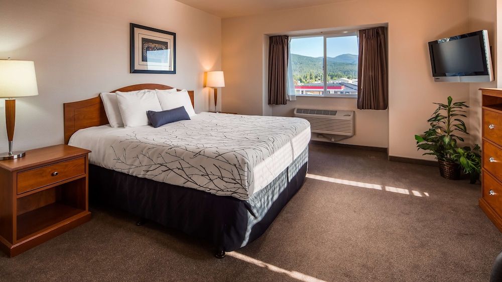 SureStay Plus Hotel by Best Western Post Falls Standard Room, 1 King Bed, Non Smoking, Refrigerator & Microwave (Pet Friendly) 2