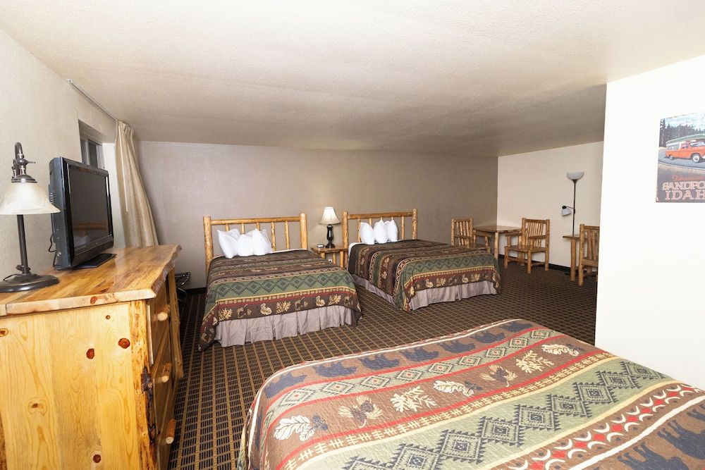 Fairbridge Inn & Suites Sandpoint Superior Room, Multiple Bedrooms 4