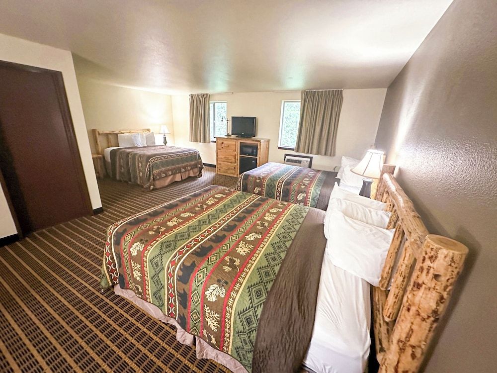 Fairbridge Inn & Suites Sandpoint Superior Room, Multiple Bedrooms