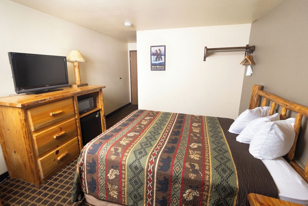 Fairbridge Inn & Suites Sandpoint Standard Room, 1 Queen Bed 3