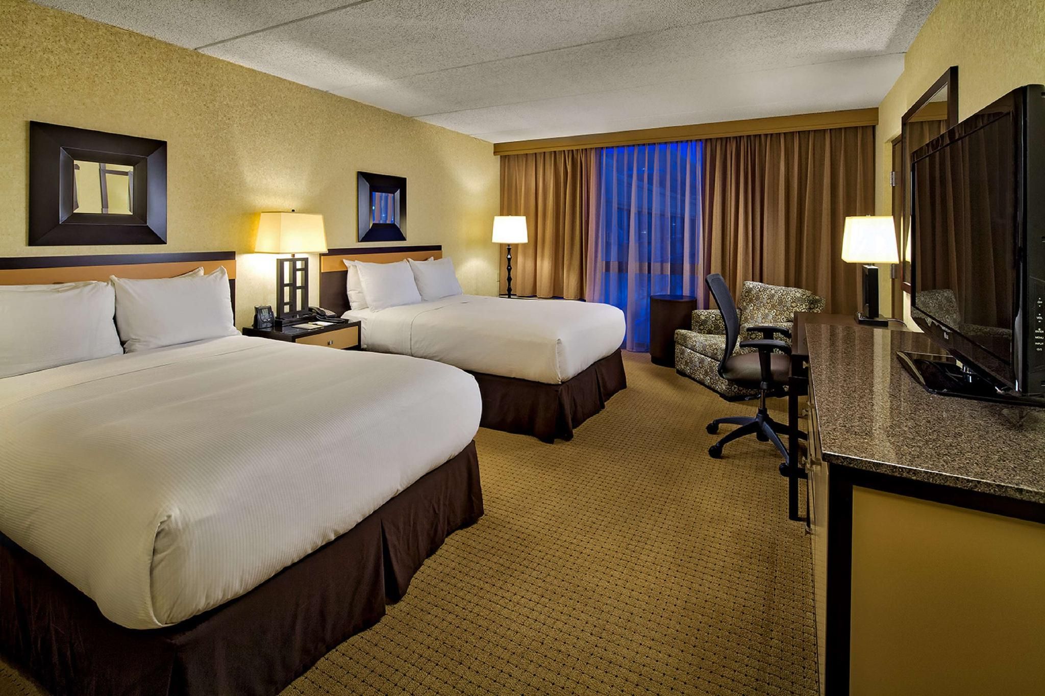 2 DOUBLE BEDS-NONSMOKING