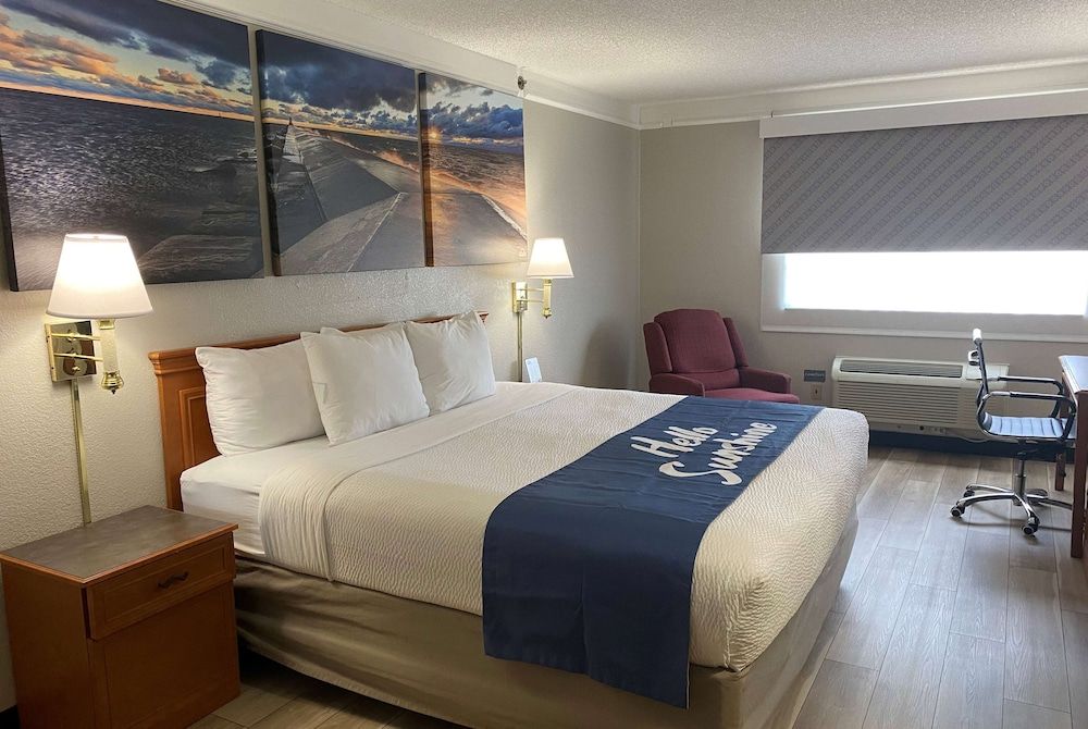 Room, 1 King Bed, Non Smoking