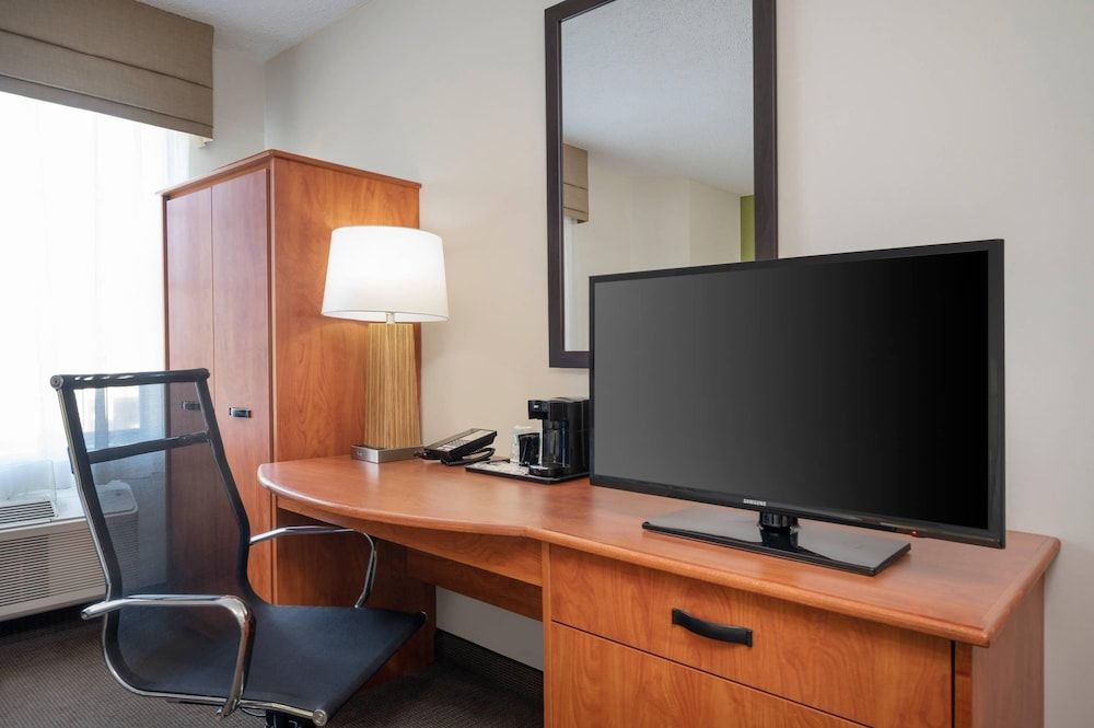 Sleep Inn Midway Airport Bedford Park Room, 1 Queen Bed, Accessible, Non Smoking (Accessible Tub) 7