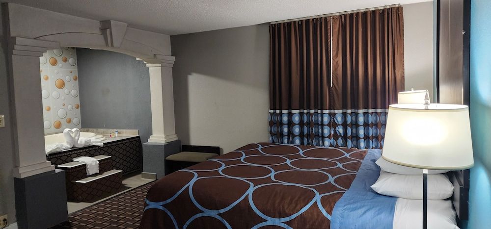 Suite, 1 King Bed, Smoking