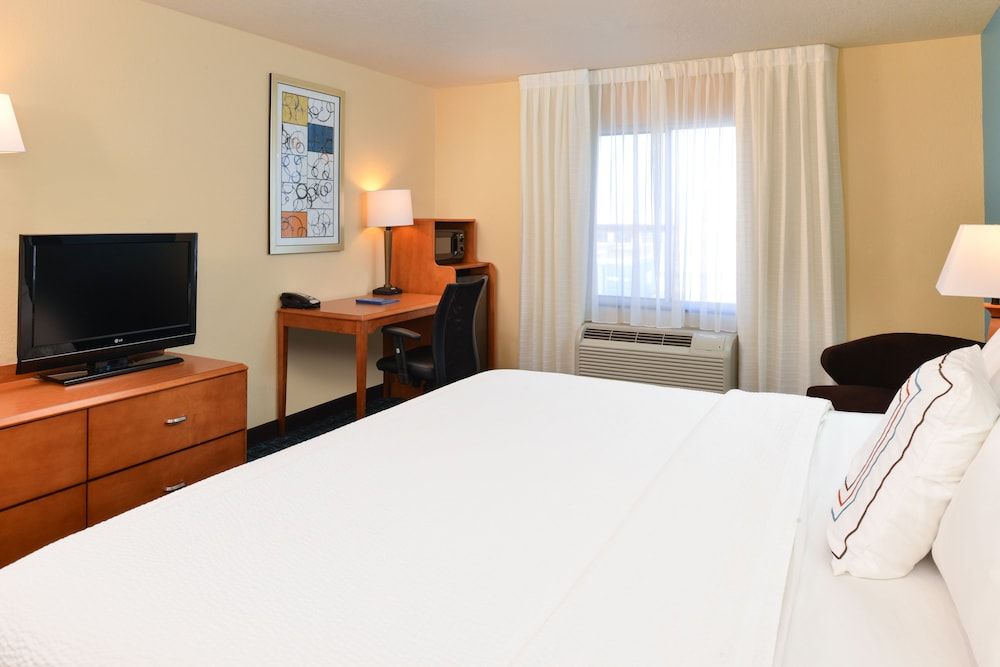 Suite, 1 King Bed with Sofa bed, Non Smoking (Mobility/Hearing Accessible, Tub)